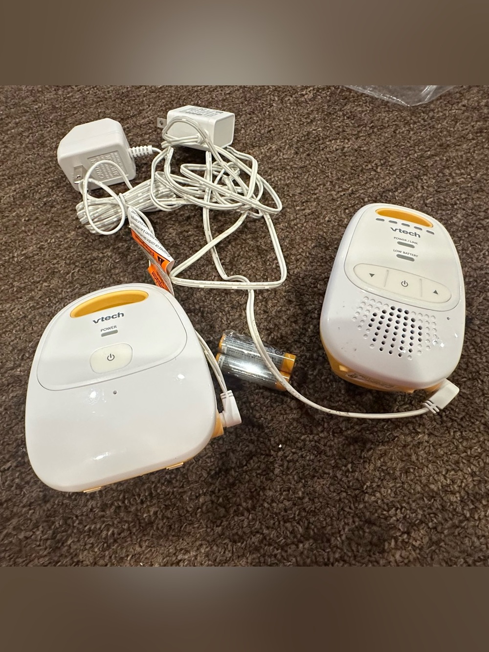 VTech Audio Baby Monitor up to 1,000 ft Range, 5-Level Sound EUC + bonus covers